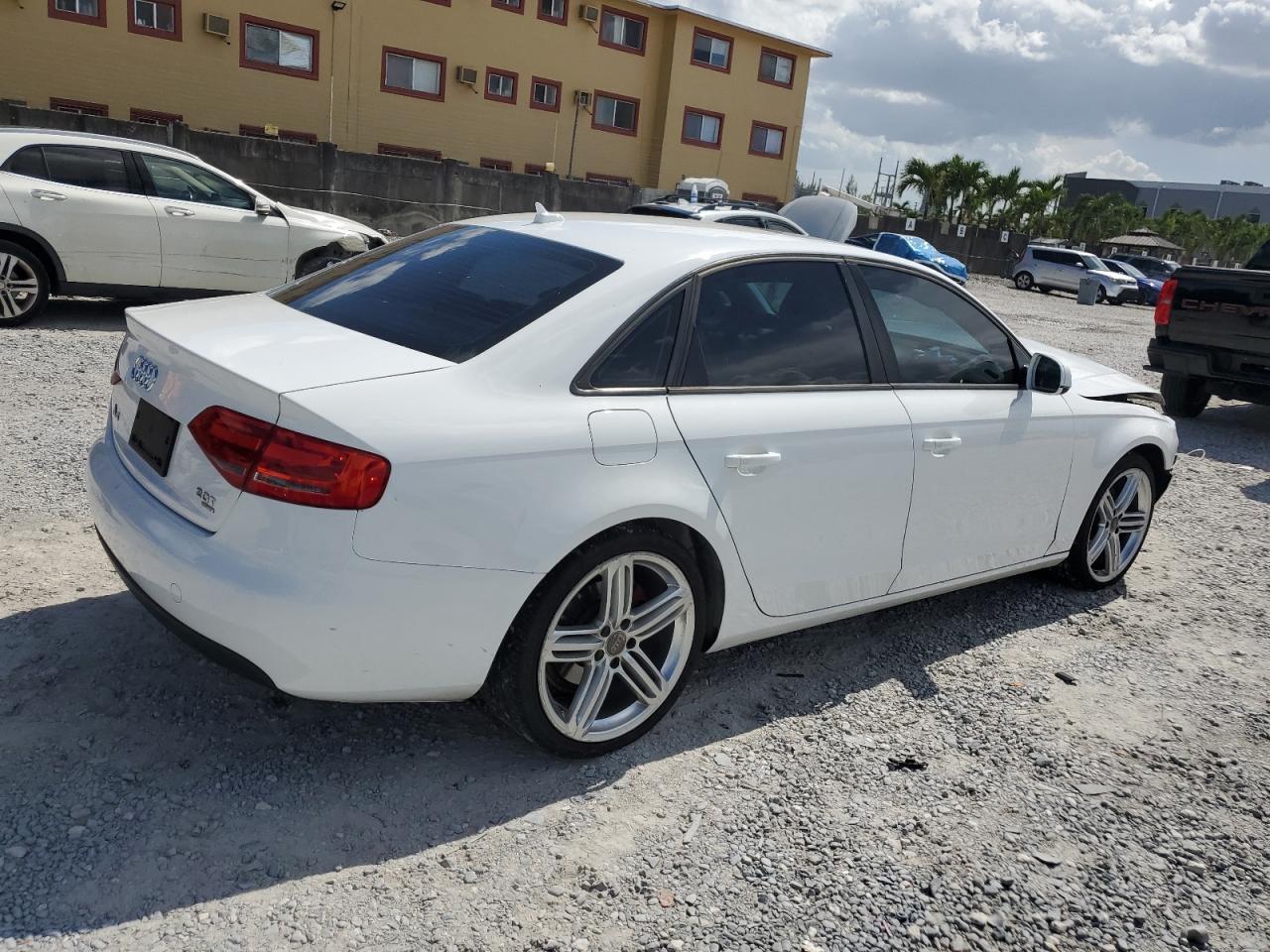 2010 Audi A4 Premium white null gas WAUBFAFL2AN036790 photo #4