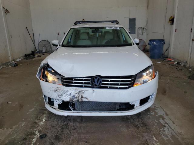  VOLKSWAGEN PASSAT 2013 Biały