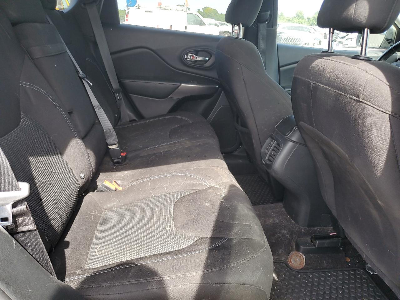 2019 Jeep Cherokee Latitude VIN: 1C4PJLCB1KD108925 Lot: 70570585