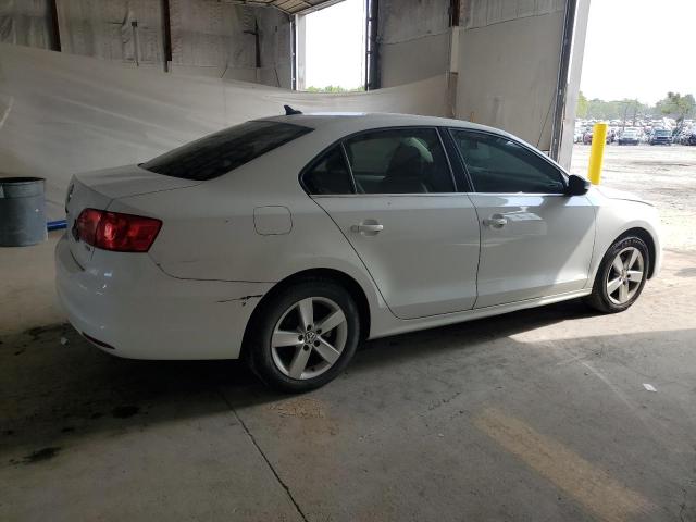 Sedans VOLKSWAGEN JETTA 2014 White