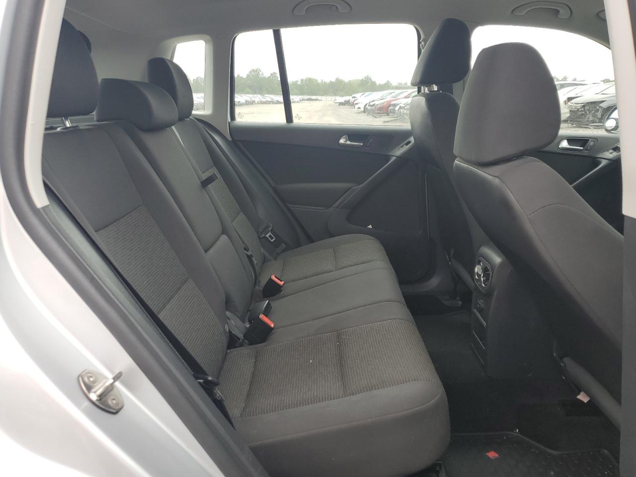 2018 Volkswagen Tiguan Limited VIN: WVGBV7AX4JK005444 Lot: 69020685