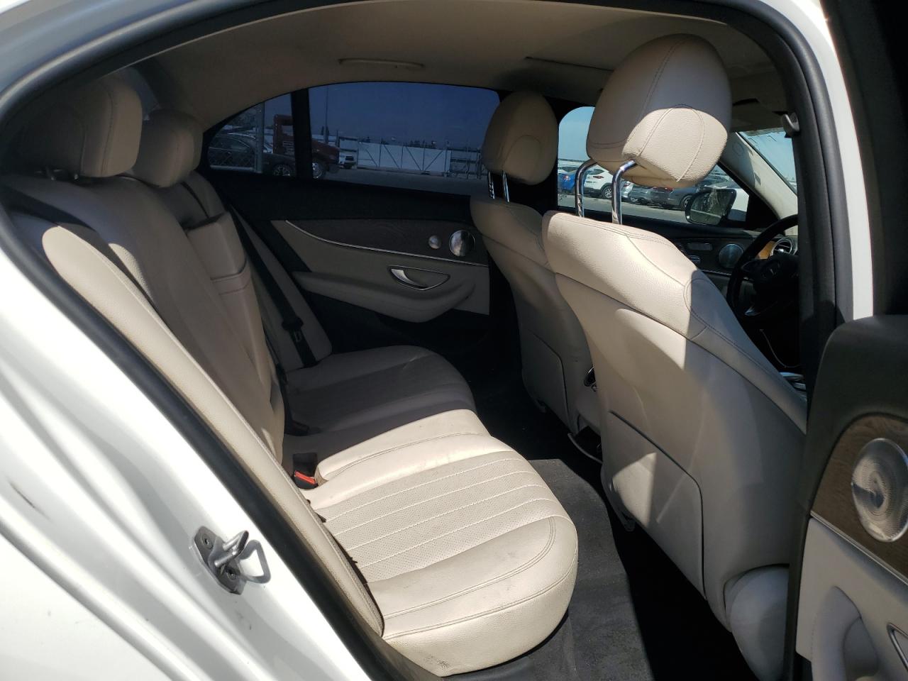 2018 Mercedes-Benz E 300 VIN: WDDZF4JB1JA340143 Lot: 69916695