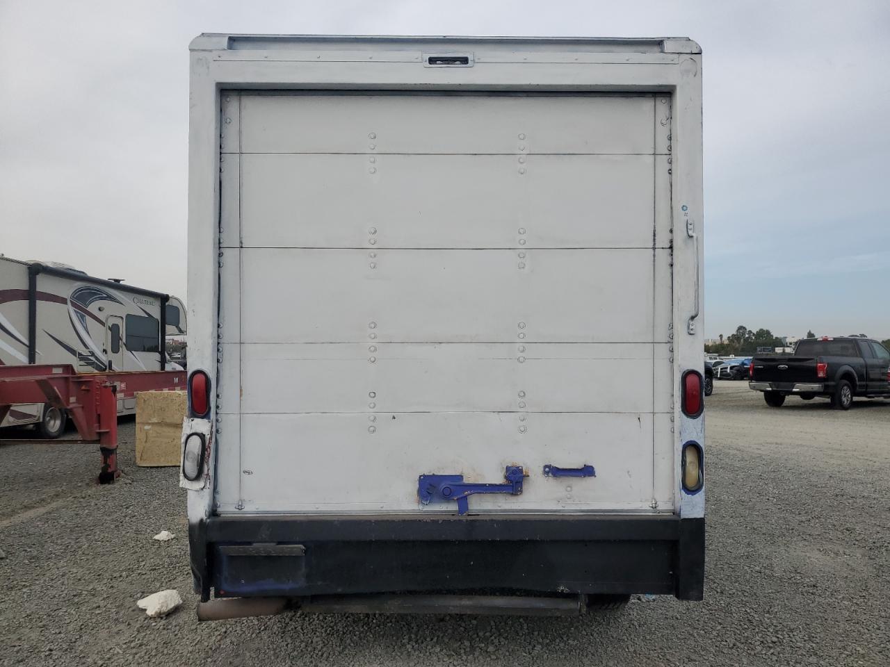 2000 GMC Savana Cutaway G3500 VIN: 1GDGG31W6Y1181797 Lot: 68455265