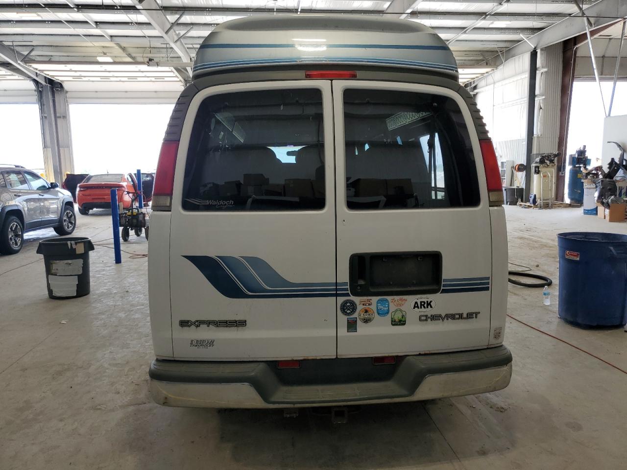 1999 Chevrolet Express G1500 VIN: 1GBFG15RXX1052568 Lot: 67823125