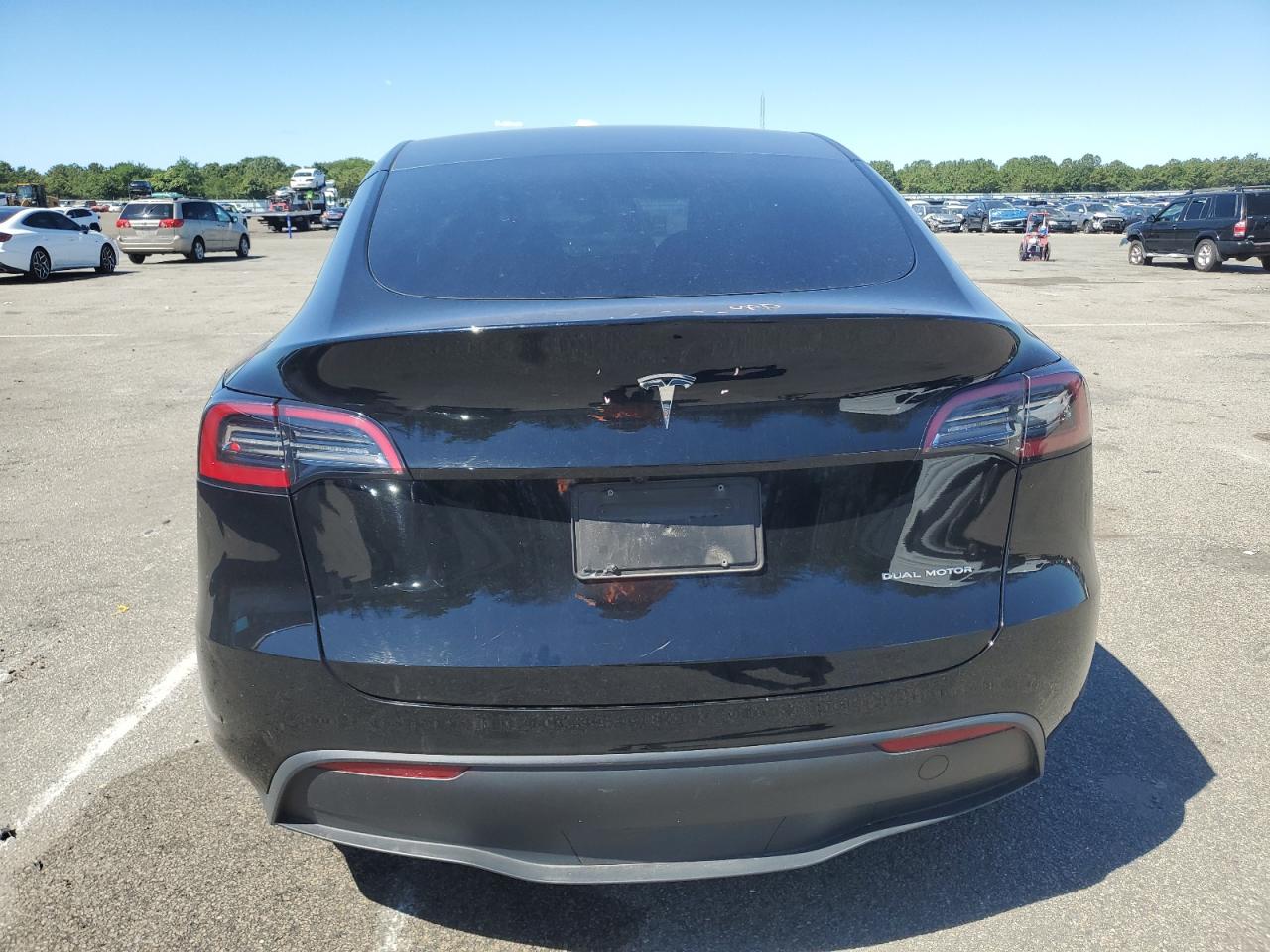 2024 Tesla Model Y VIN: 7SAYGAEE3RF132017 Lot: 70282435