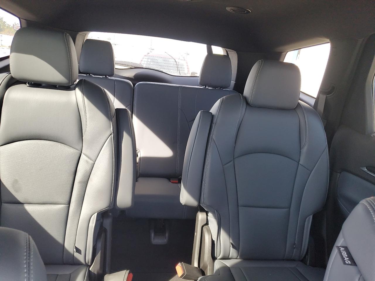 2022 Buick Enclave Essence VIN: 5GAERBKW5NJ165828 Lot: 70163385