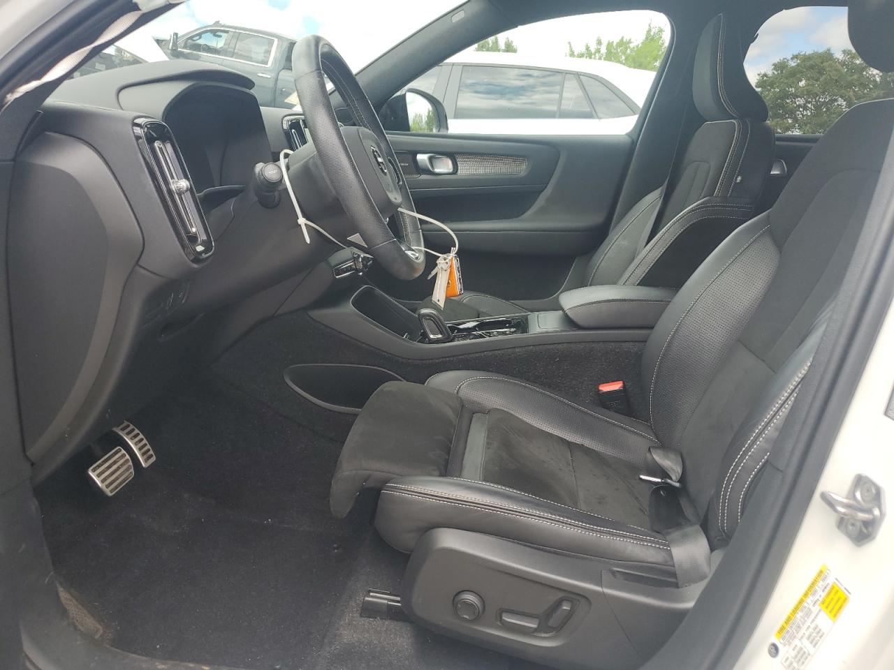 2021 Volvo Xc40 T5 R-Design VIN: YV4162UM2M2396712 Lot: 69431175