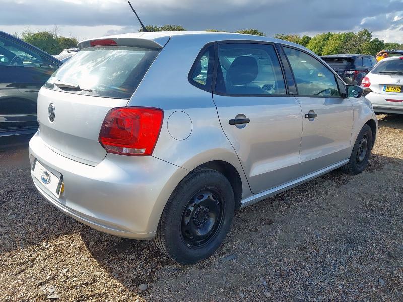 2010 VOLKSWAGEN POLO S