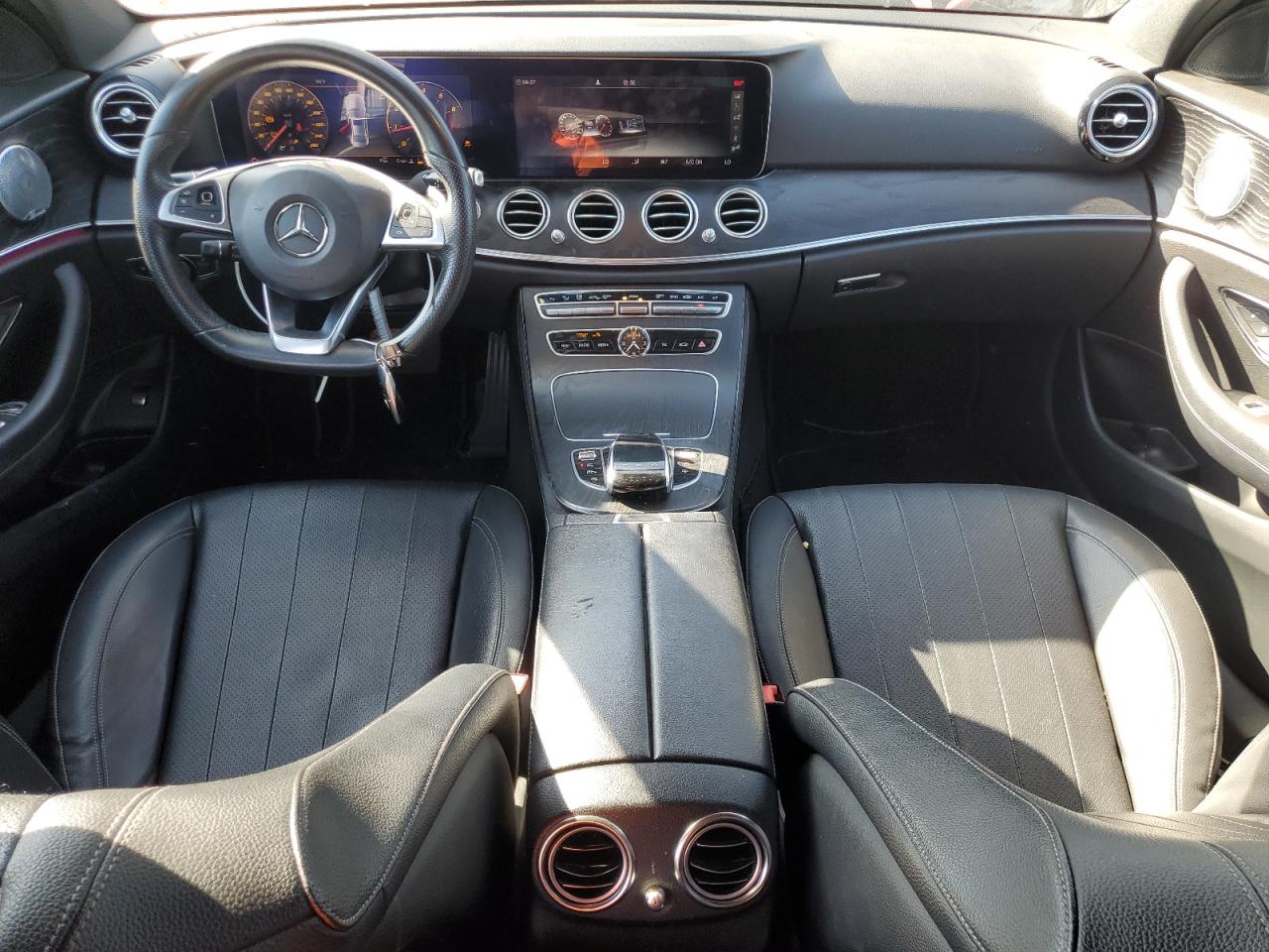 2018 Mercedes-Benz E 300 VIN: WDDZF4JB1JA318109 Lot: 69402835