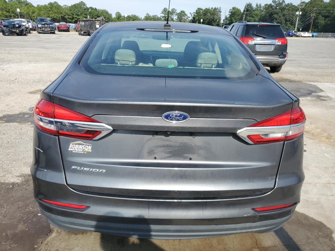 2019 Ford Fusion S VIN: 3FA6P0G72KR280585 Lot: 70916155