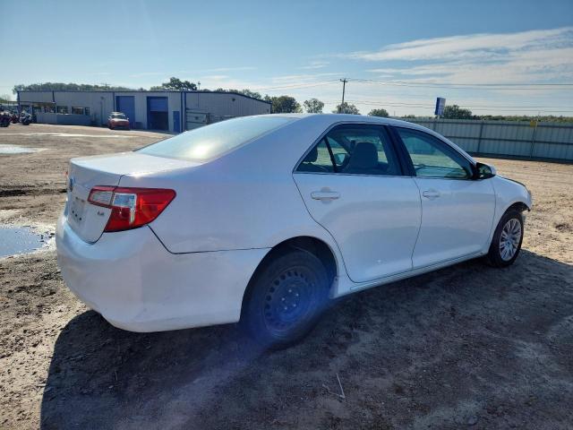 Sedans TOYOTA CAMRY 2014 Biały