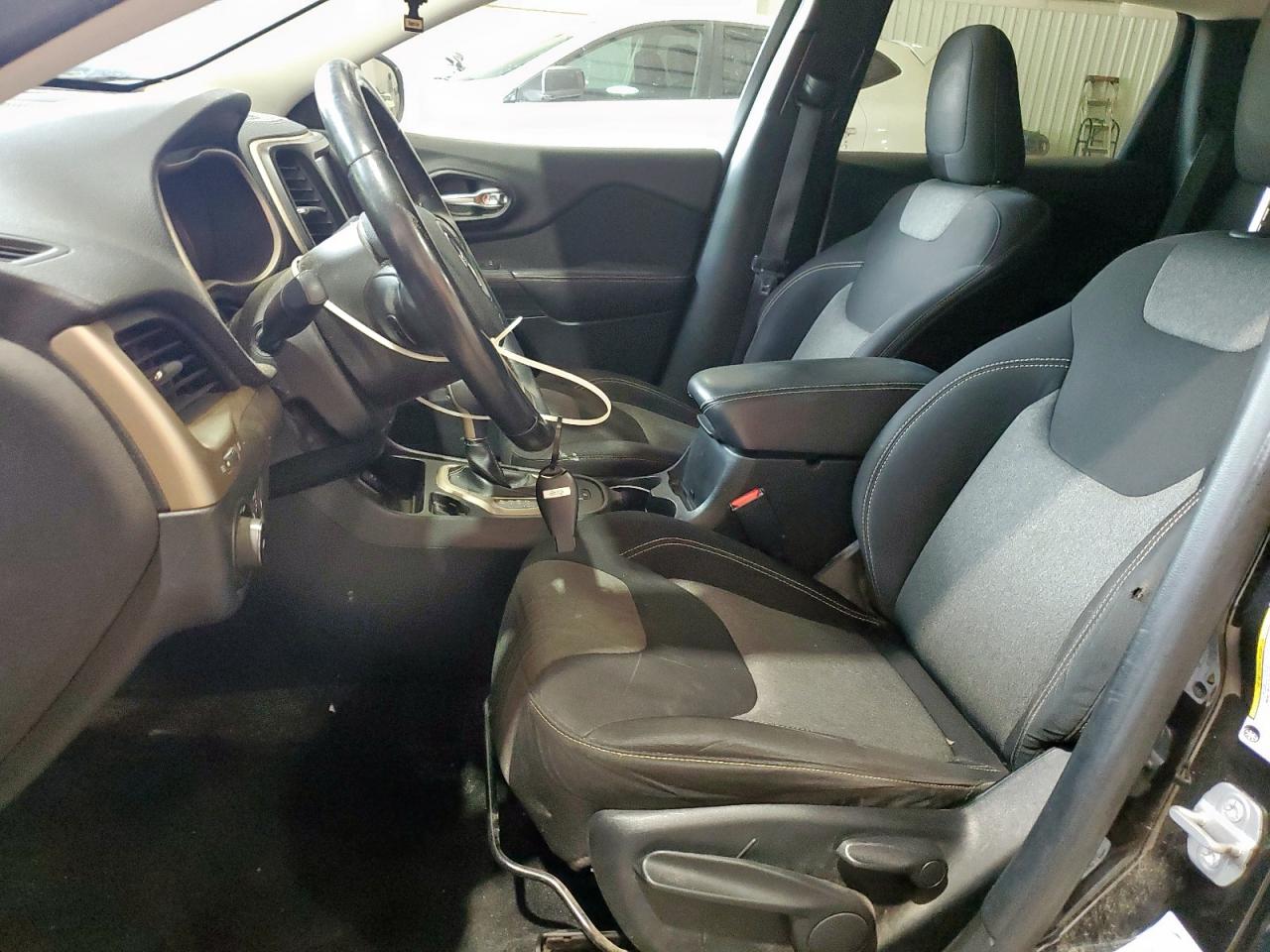 2014 Jeep Cherokee Latitude VIN: 1C4PJLCB7EW284001 Lot: 70534175