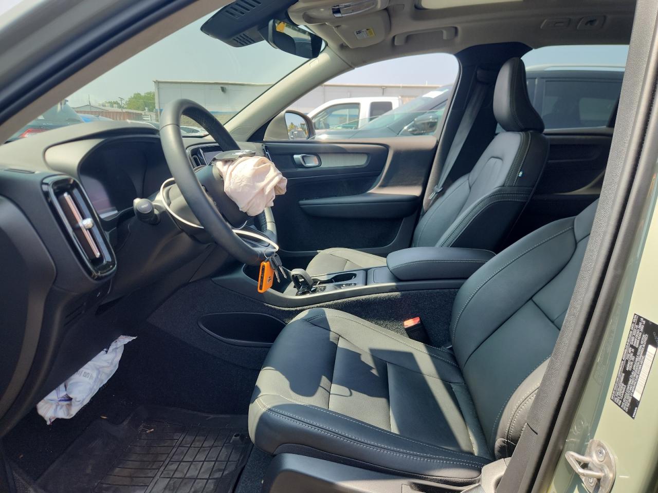 2025 Volvo Xc40 Core VIN: YV4L12UJ0S2468016 Lot: 67113175