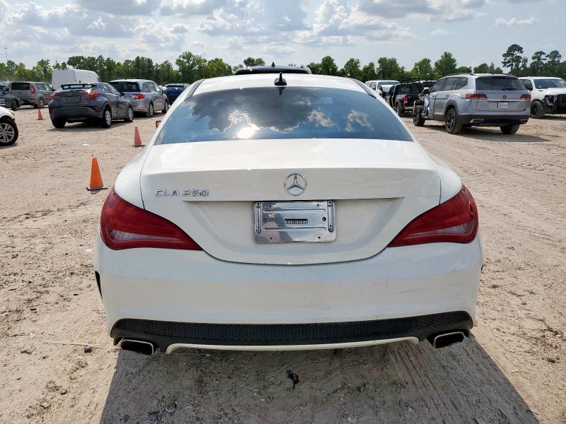 Sedans MERCEDES-BENZ CLA-CLASS 2016 Biały