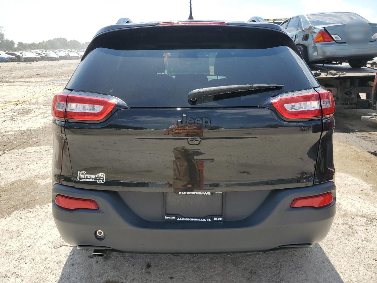 2016 Jeep Cherokee Latitude VIN: 1C4PJLCB0GW135335 Lot: 67112205