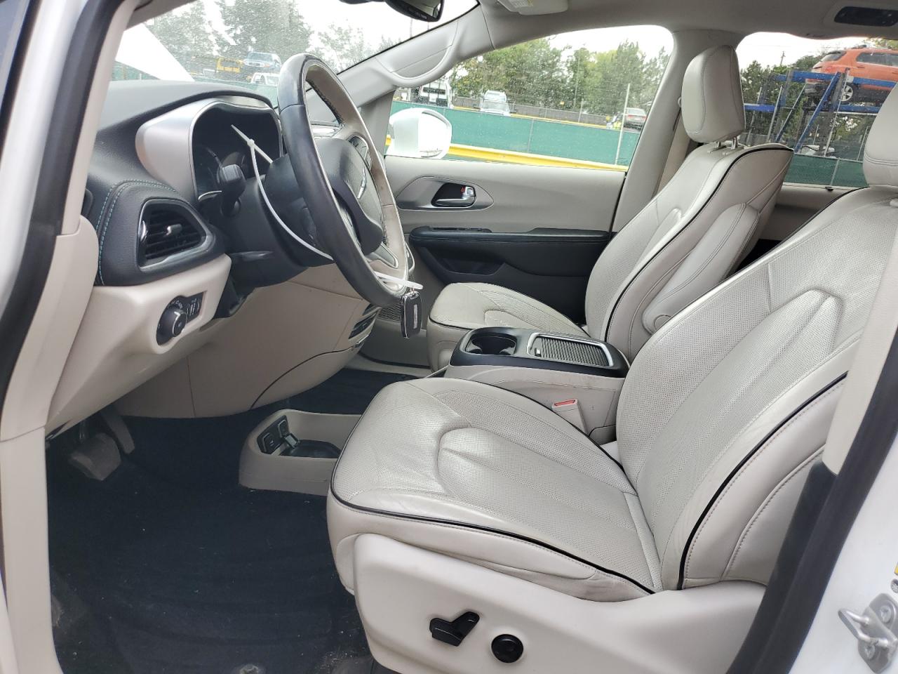 2020 Chrysler Pacifica Hybrid Limited VIN: 2C4RC1N72LR196317 Lot: 70059705