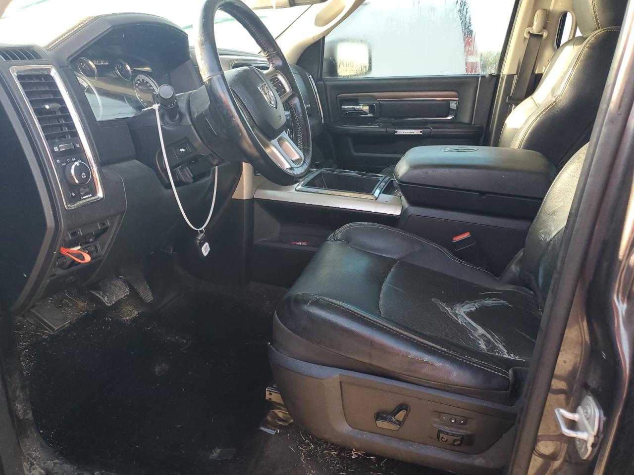 2015 Ram 1500 Laramie VIN: 1C6RR7NT5FS606360 Lot: 70558325