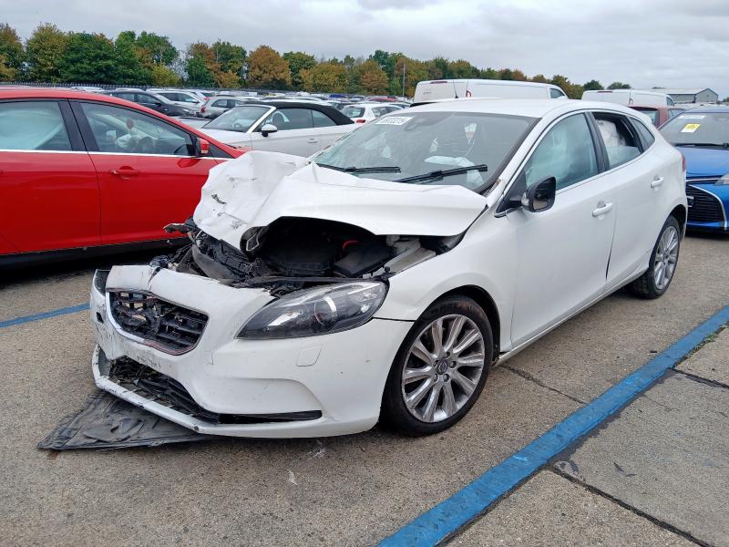2015 VOLVO V40 SE LUX D2 AUTO  for sale at Copart NEWBURY