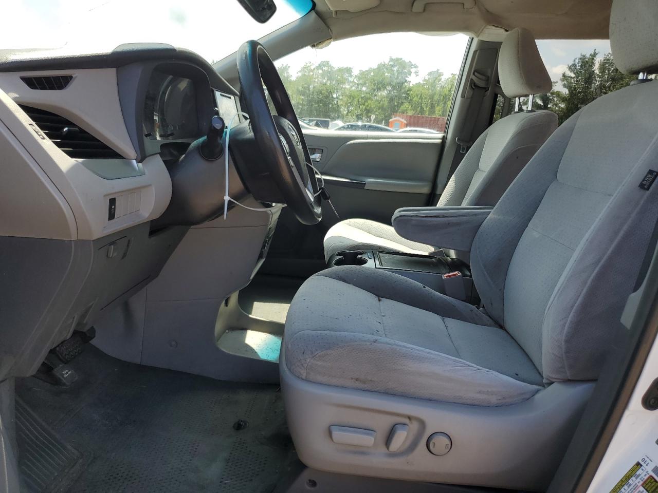 2015 Toyota Sienna Le VIN: 5TDKK3DC3FS588717 Lot: 68432795