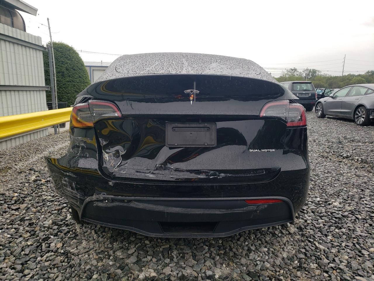 2025 Tesla Model Y VIN: 7SAYGAEE9SF233987 Lot: 69550485