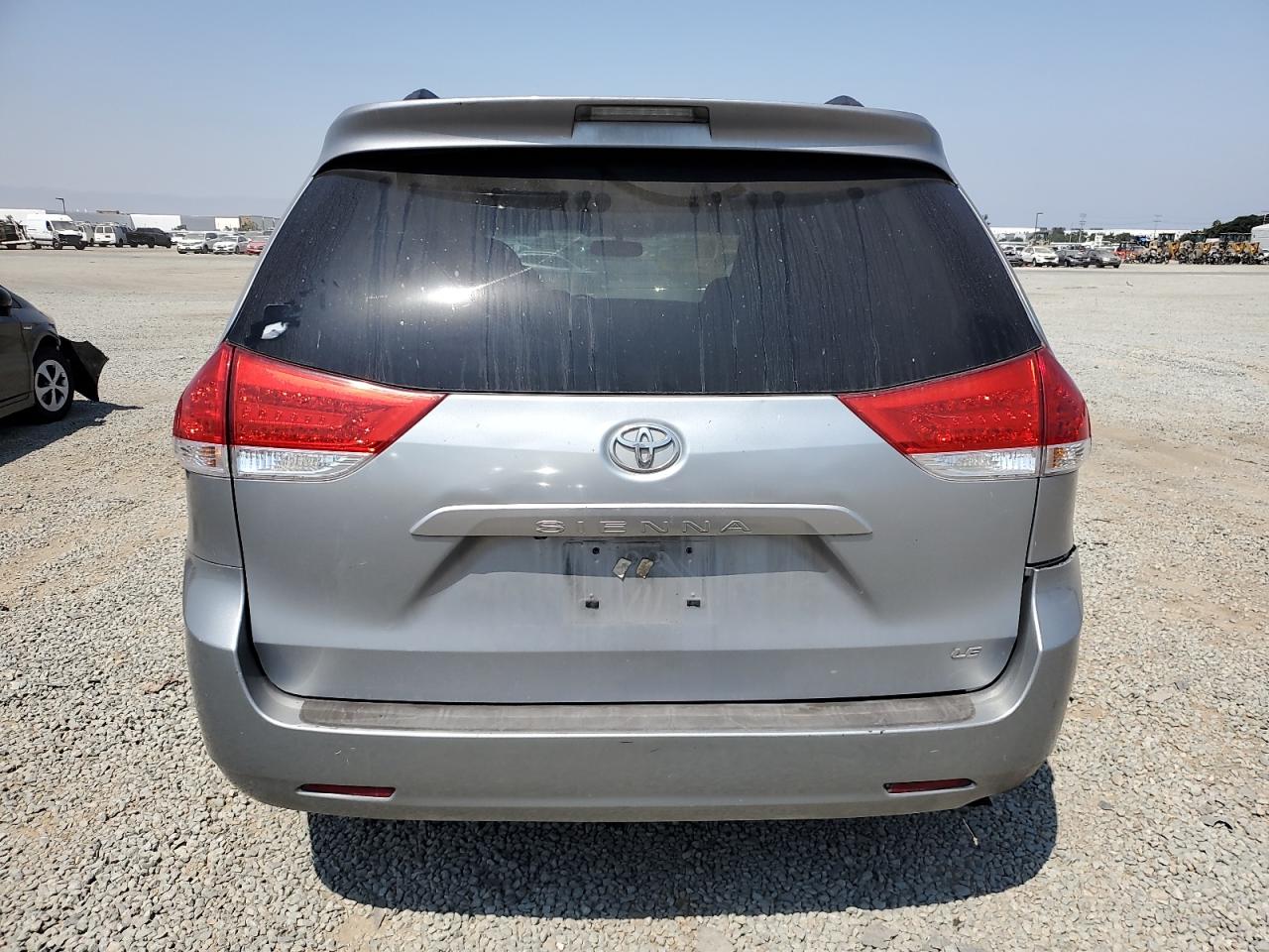 2011 Toyota Sienna Le VIN: 5TDKK3DC7BS071561 Lot: 68593175