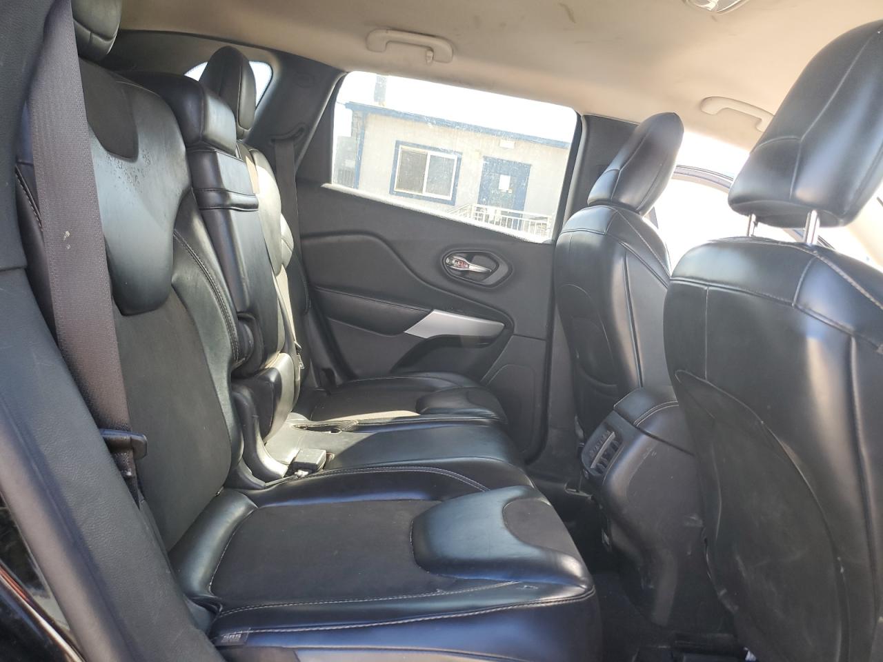 2018 Jeep Cherokee Latitude Plus VIN: 1C4PJLLB1JD523922 Lot: 69888285