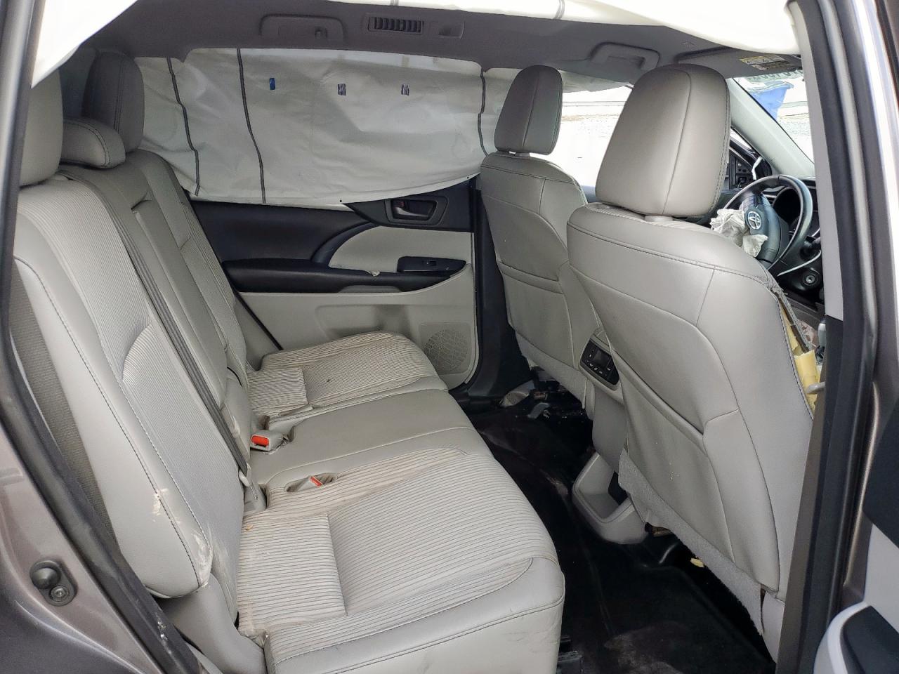 2018 Toyota Highlander Le VIN: 5TDZZRFH0JS284940 Lot: 70704035