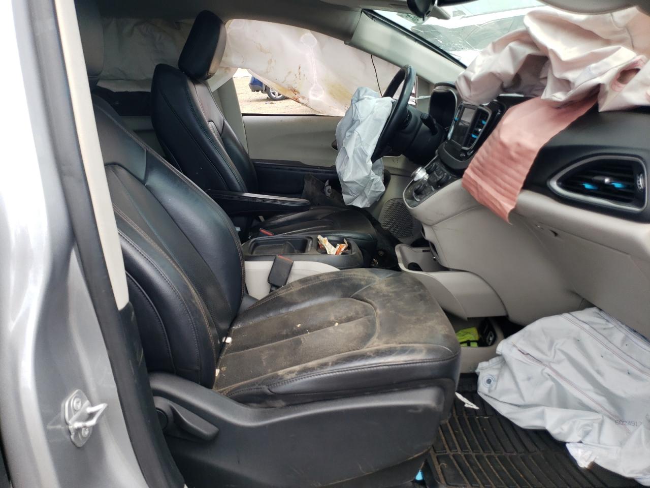 2018 Chrysler Pacifica Touring L VIN: 2C4RC1BG5JR119376 Lot: 68907165