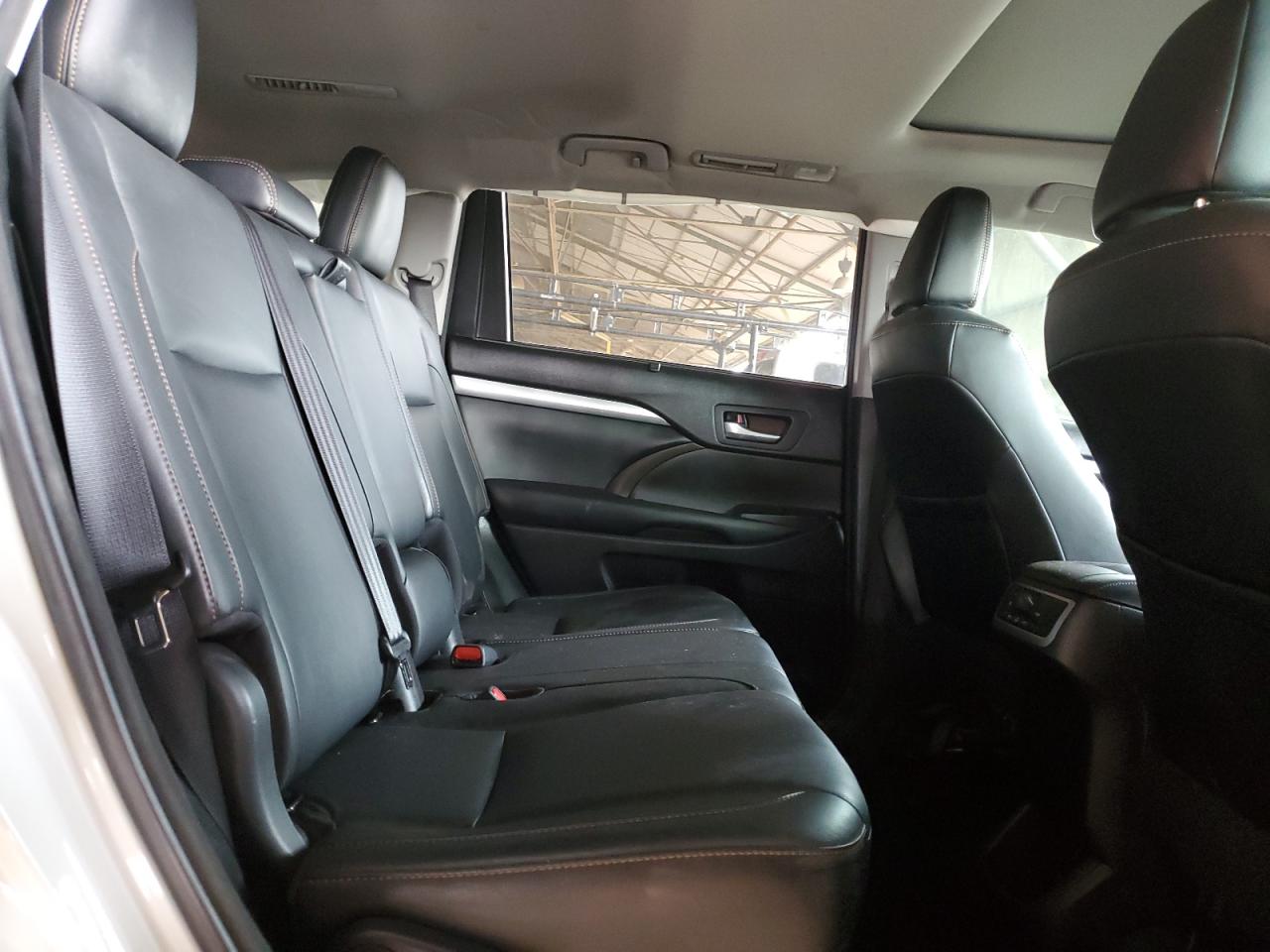 2018 Toyota Highlander Se VIN: 5TDKZRFH9JS540333 Lot: 69478705