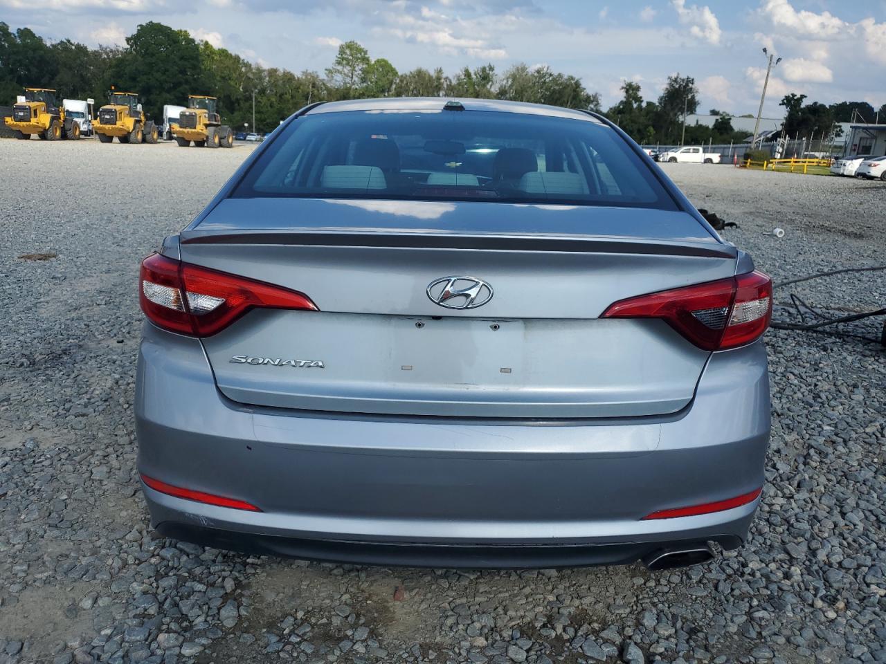 2015 Hyundai Sonata Se VIN: 5NPE24AF6FH210236 Lot: 70693585