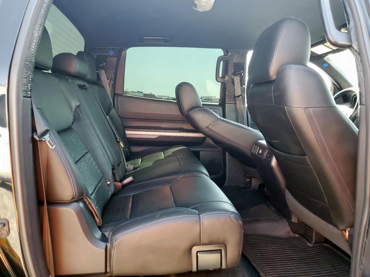 2018 Toyota Tundra Crewmax Sr5 VIN: 5TFDW5F19JX714148 Lot: 68840255