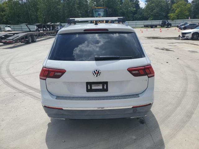  VOLKSWAGEN TIGUAN 2018 Серебристый