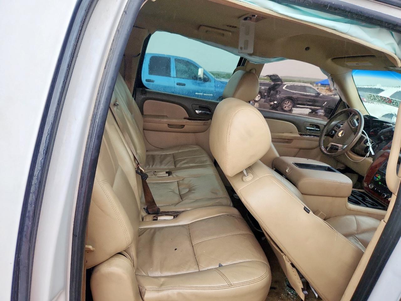 2010 Chevrolet Suburban C1500 Lt VIN: 1GNUCJE08AR267320 Lot: 69858245