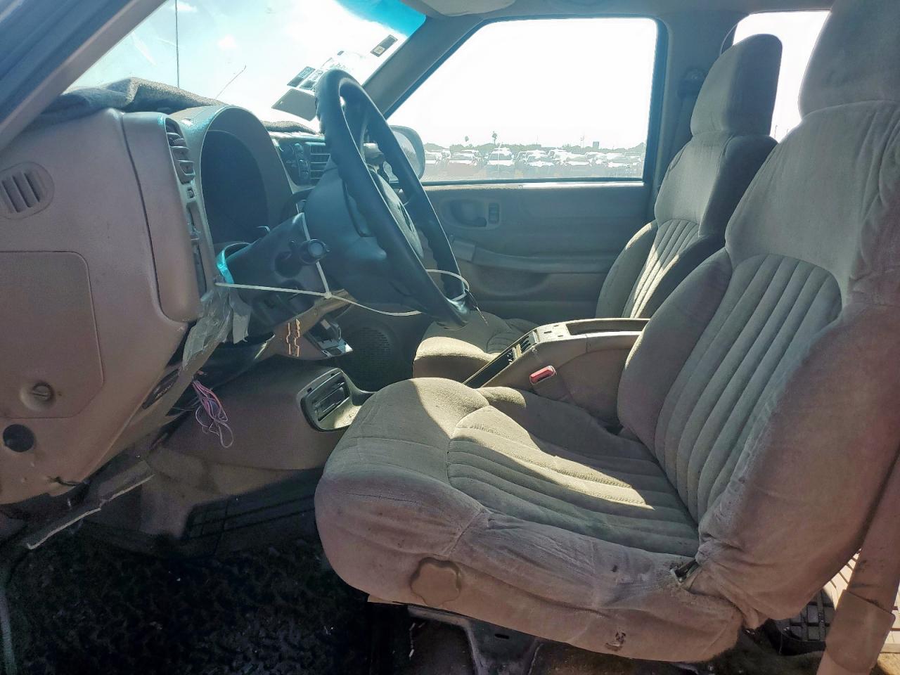 2000 Chevrolet Blazer VIN: 1GNDT13W7YK199571 Lot: 67626225