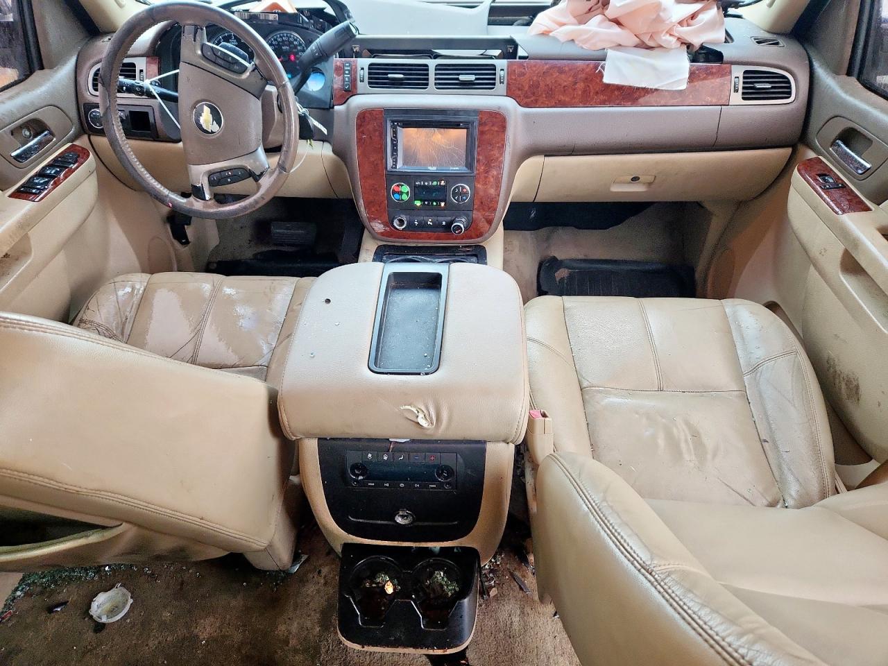 2010 Chevrolet Suburban C1500 Lt VIN: 1GNUCJE08AR267320 Lot: 69858245