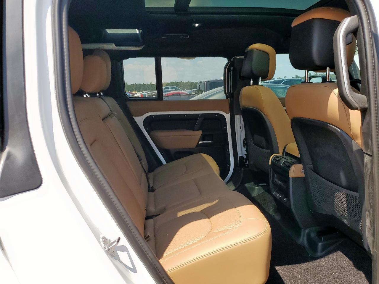 2025 Land Rover Defender 110 S VIN: SALEJ7EX8S2393926 Lot: 70332695