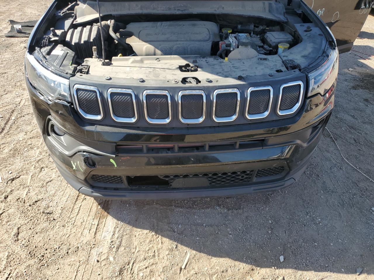 2022 Jeep Compass Latitude Lux VIN: 3C4NJDFB4NT196554 Lot: 70033405
