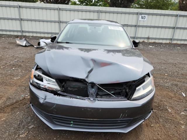 Sedans VOLKSWAGEN JETTA 2013 Szary