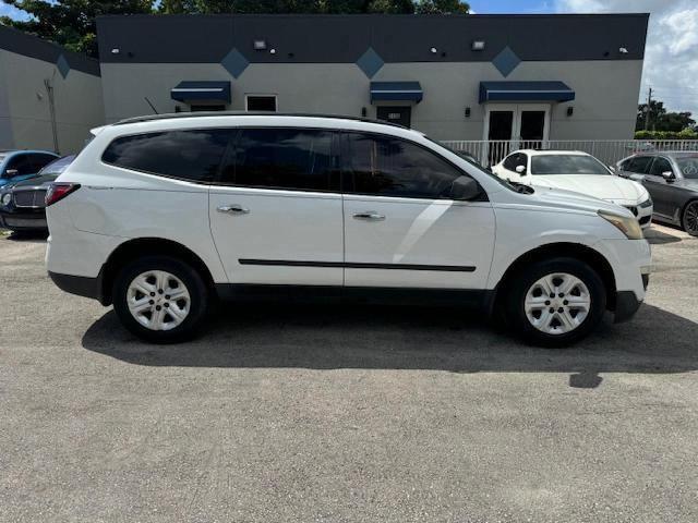 2016 CHEVROLET TRAVERSE LS  