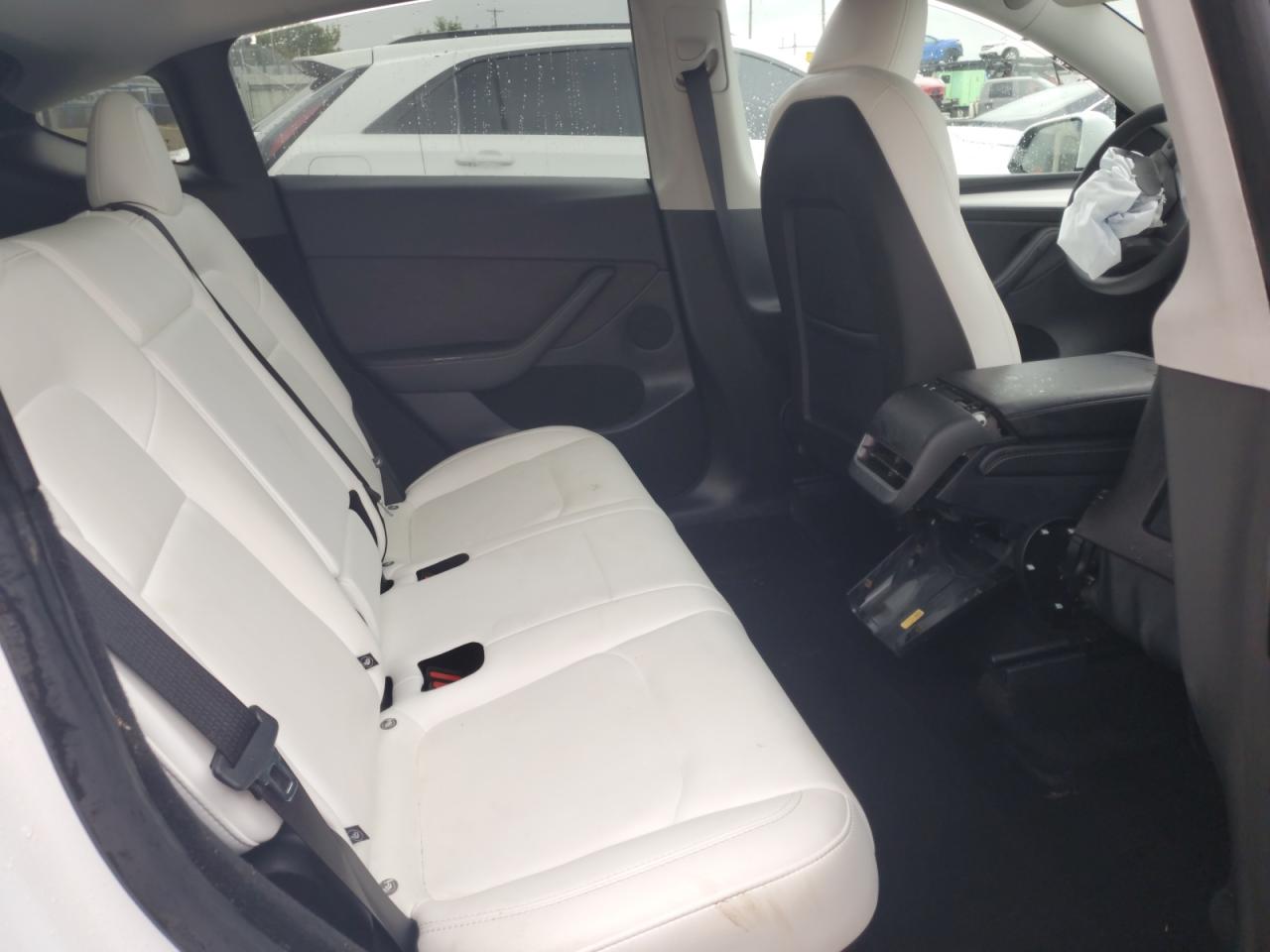 2024 Tesla Model Y VIN: 7SAYGDED5RF200049 Lot: 69605235