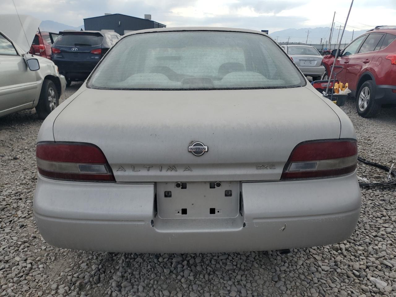 1995 Nissan Altima Xe VIN: 1N4BU31D5SC184567 Lot: 69697455