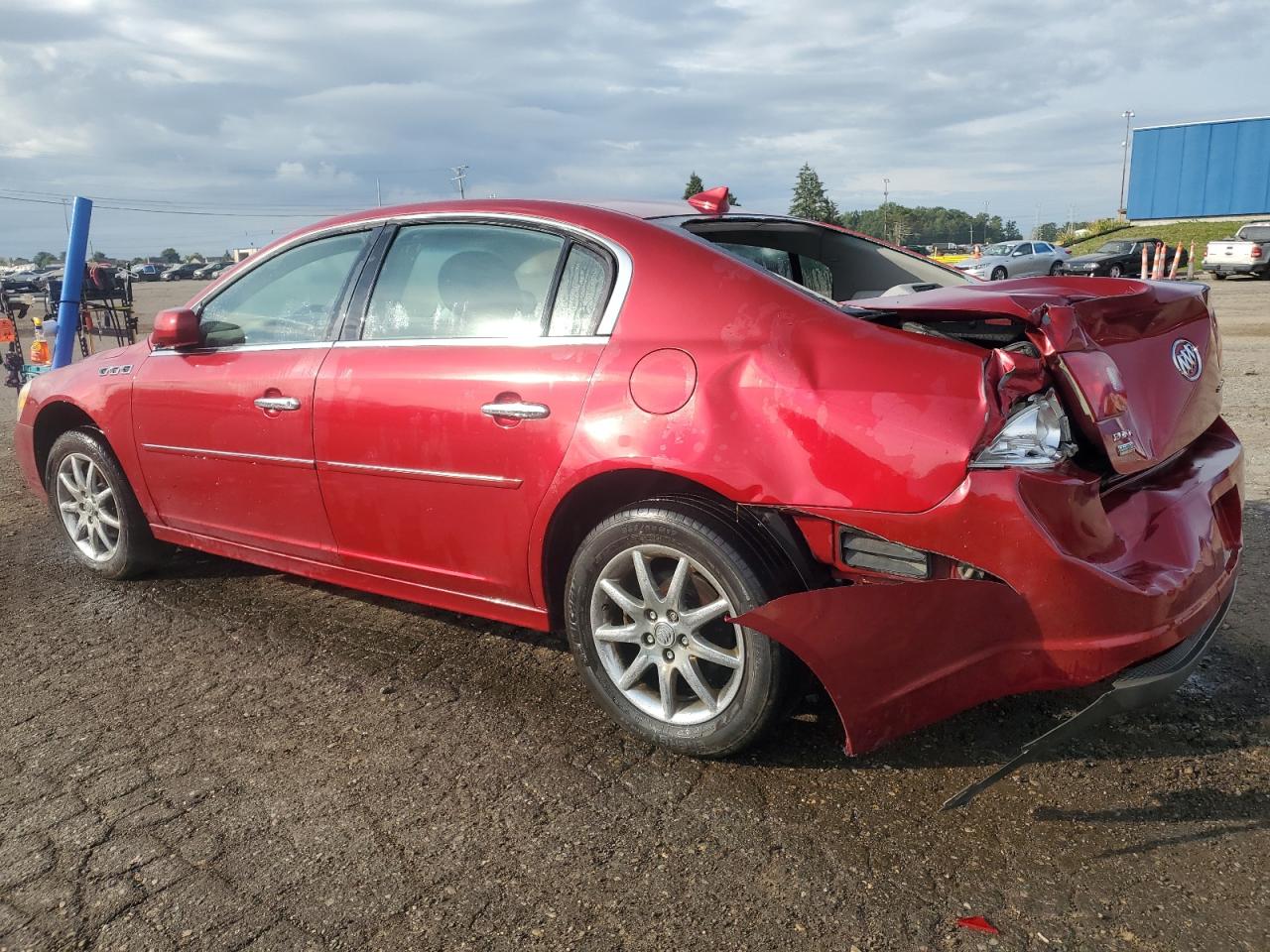 1G4HA5EM7AU137774 BUICK LUCERNE 2010 RED Photo 2
