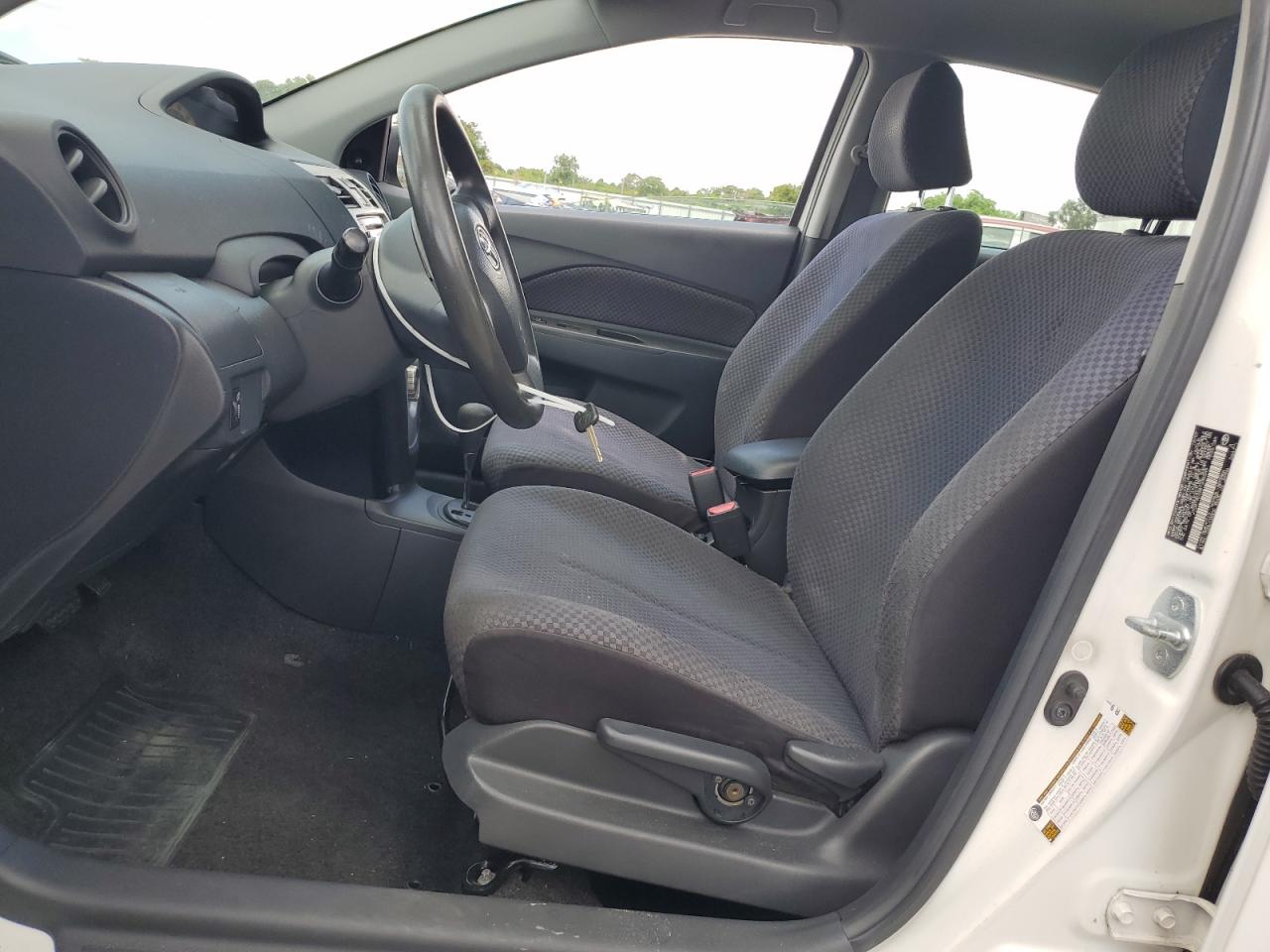 2008 Toyota Yaris VIN: JTDBT923681235049 Lot: 69019055