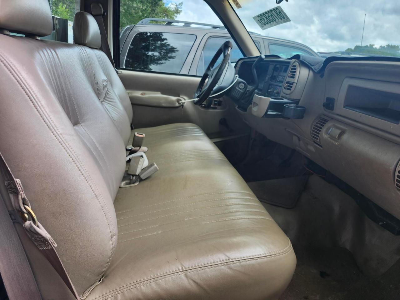 1998 Chevrolet Gmt-400 C2500 VIN: 1GBGC24R0WZ123784 Lot: 84416375