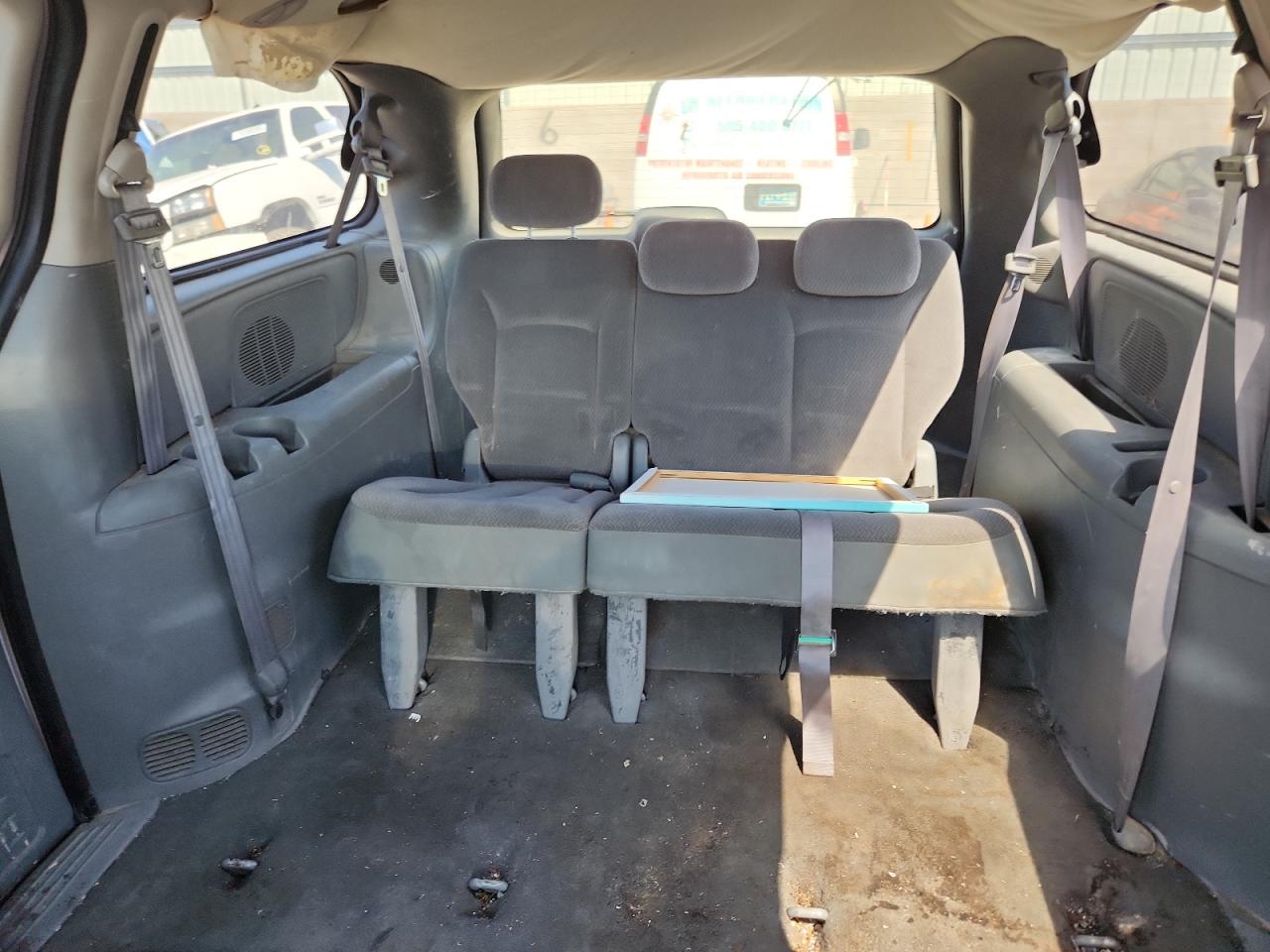 2005 Chrysler Town & Country Lx VIN: 2C4GP44R75R385306 Lot: 69704875