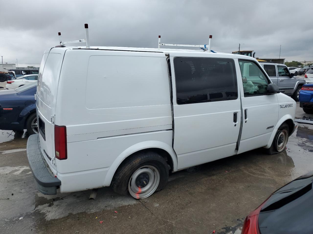 1GCDM19W3YB180402 2000 Chevrolet Astro