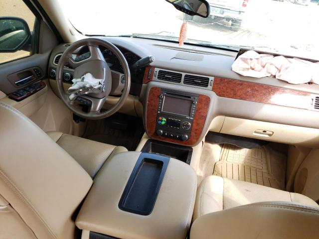 Parquets CHEVROLET SUBURBAN 2013 Biały