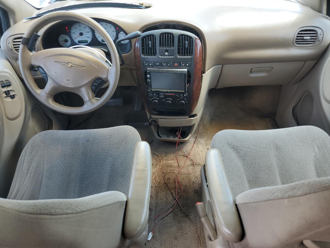 2002 Chrysler Town & Country Lx VIN: 2C4GP44362R637778 Lot: 67448373