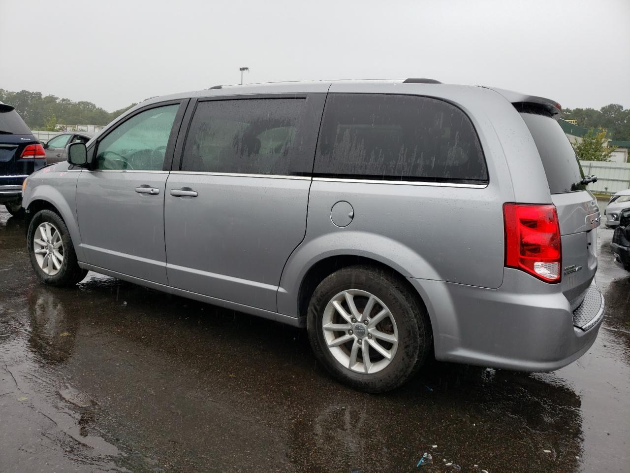 2019 Dodge Caravan - Image 2