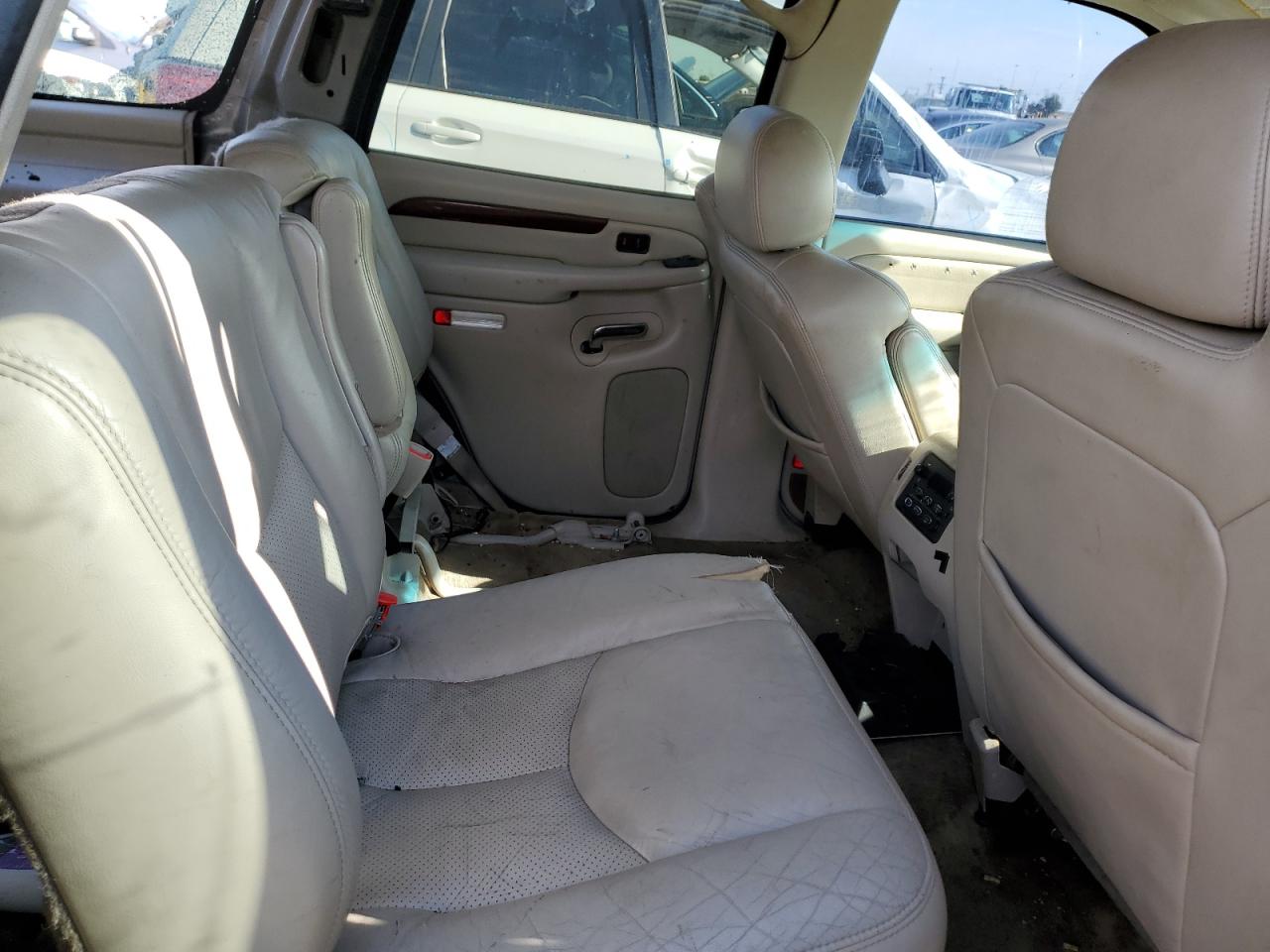 2004 Cadillac Escalade Luxury VIN: 1GYEK63N44R216455 Lot: 68263243